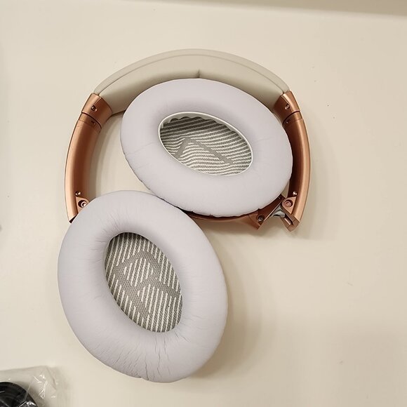 Bose QuietComfort 35 II Noise Cancelling Wireless Headphones Pink Rose Gold - Picture 4 of 4